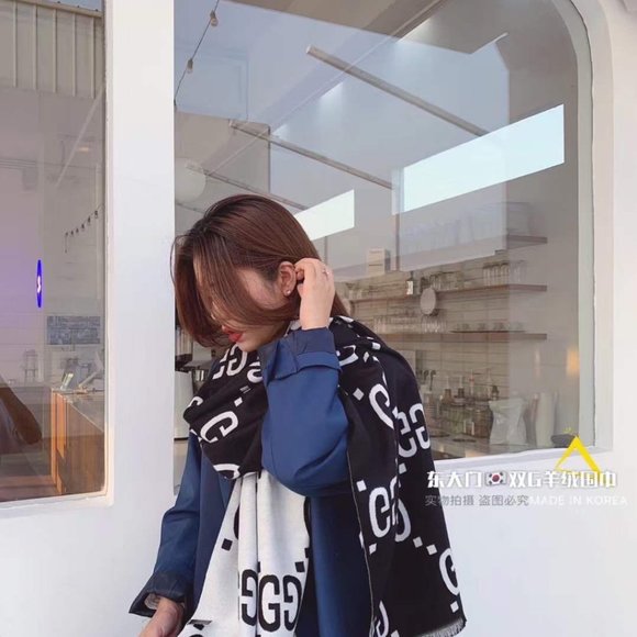 ๐โจAUTHENTICโจ๐Gucci scarf - Picture 5 of 7